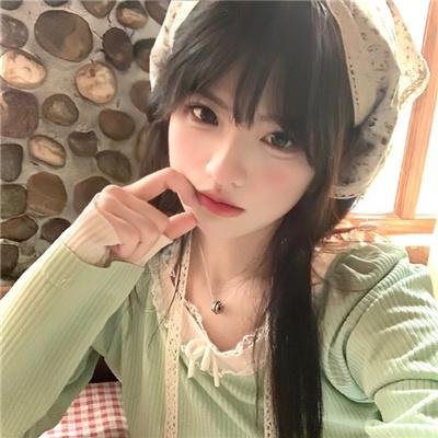 戴金色面具的男子